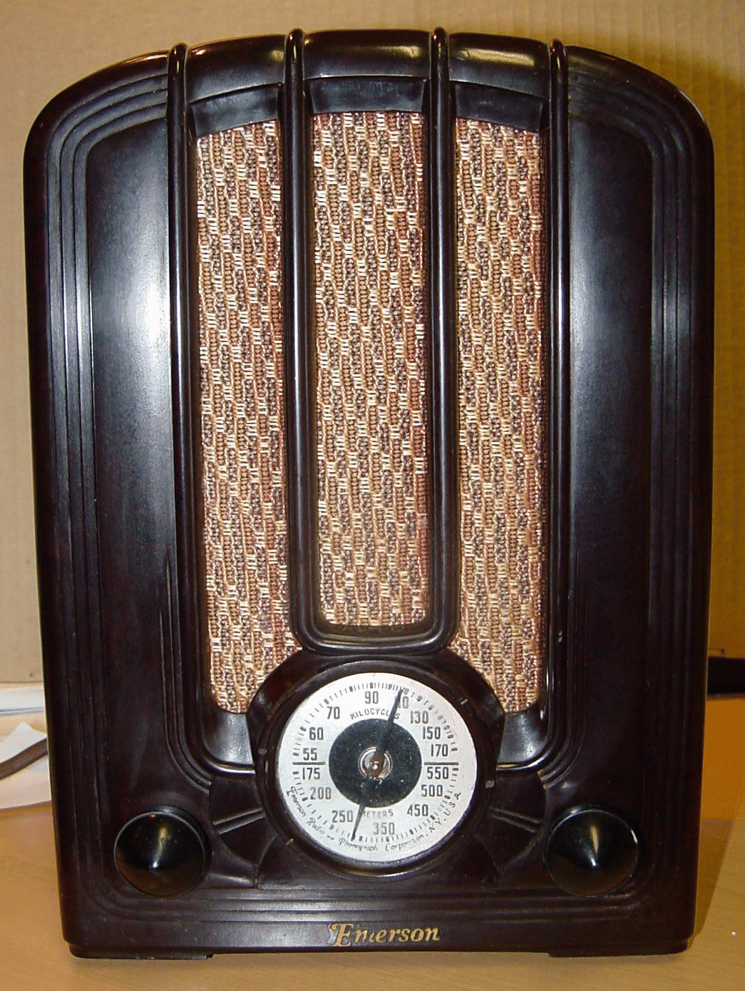 Emerson BY-233 Mini Tombstone Radio