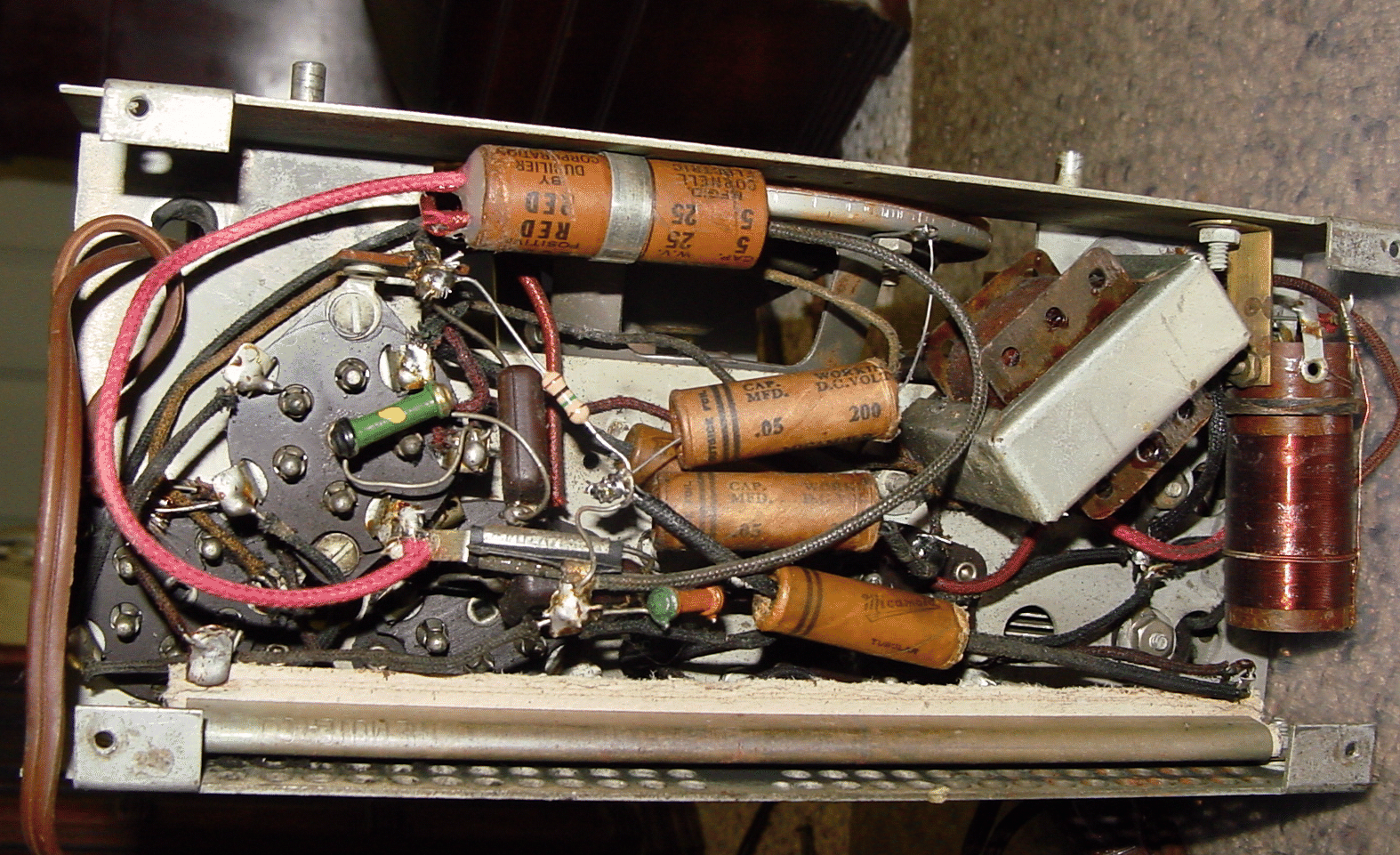Emerson 25A below chassis view (restored)