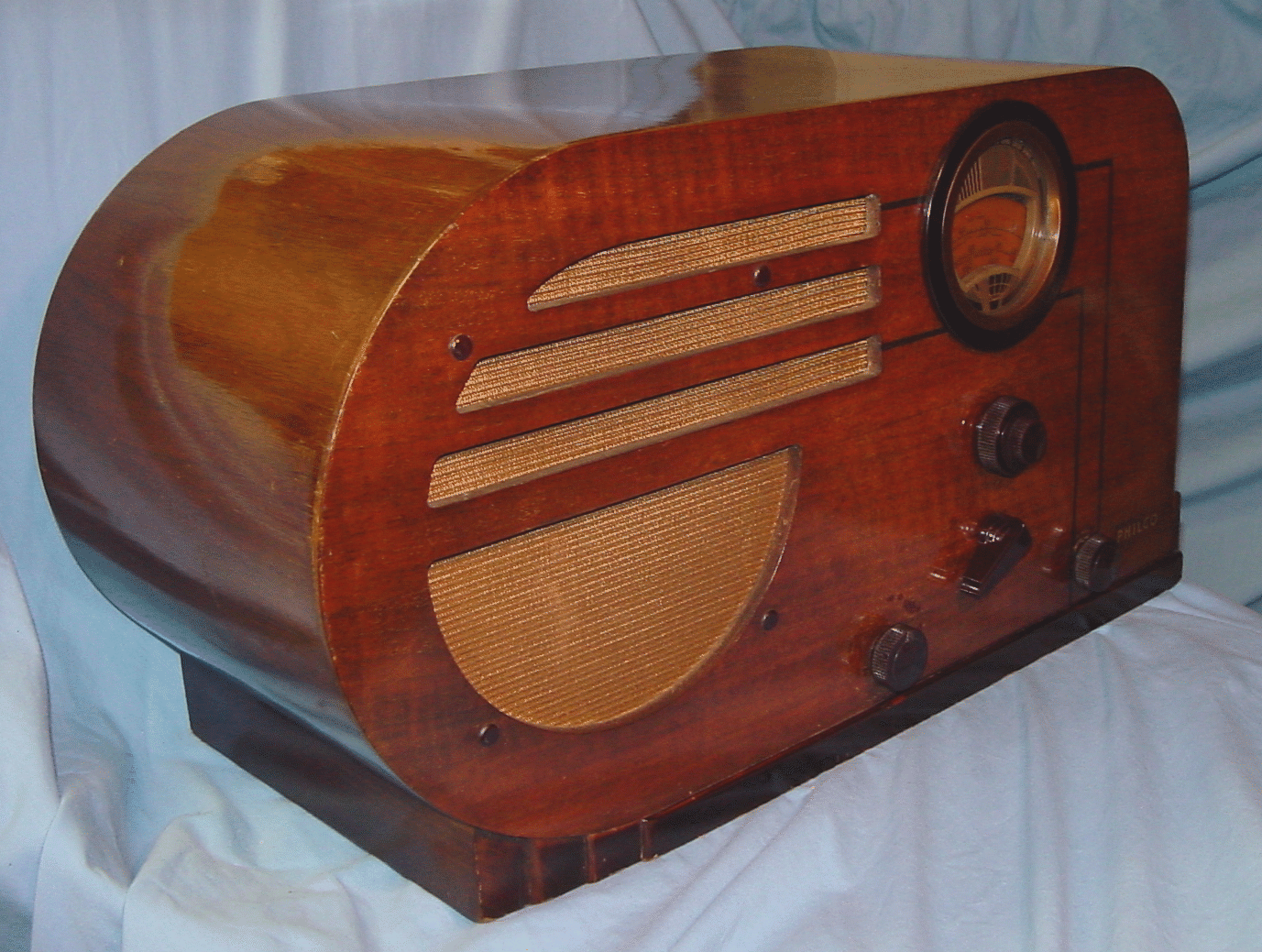 Philco 37-610T end view