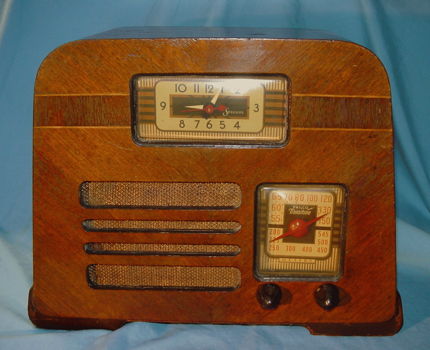 Philco Model PT69 Table Clock Radio (1940)
