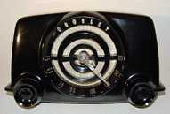 Crosley 11-104U Black Bakelite Table Radio (1951)
