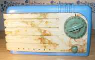 Detrola 219 Blue-Plaskon Compact Table Radio (1938)