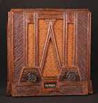 DeWald 440 Novelty Compact Table Radio (1934)