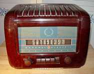 GE L-650 (L650) Bakelite Table Radio (circa 1942)