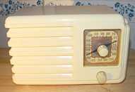Lafayette T99 Ivory Plaskon Table Radio (1940)