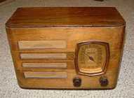 Philco 39-8T Compact Table Radio (1939)