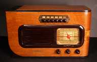 Philco 41-226C Compact Table Radio (1941)