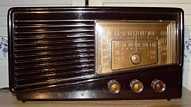 Philco 49-905 Bakelite Table Radio (1949)