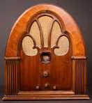 Philco 70 Baby Grand Cathedral Radio (1931)