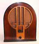 Philco 84B Baby Grand Cathedral Radio (1st style) (1934)