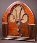 Philco 90 Baby Grand Cathedral Radio (1931)