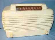 Stromberg Carlson 1101HI Ivory-Painted Table Radio (1946)
