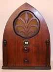 Zaney-Gill Music Box Cathedral Radio (1930)