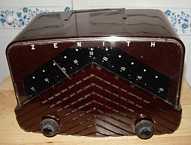 Zenith 6-D-14 (6D14) Bakelite Table Radio (1946)