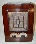 Majestic (Grigsby-Grunow) 44B Compact Table Radio (1933)
