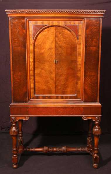 Philco Model 95 HighBoy Deluxe Console Radio (1939)