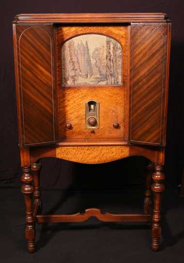 Philco Model 95 HighBoy Console Radio (1939)