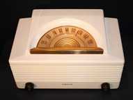 Philco 52-940 White Plastic Table Radio (1952)
