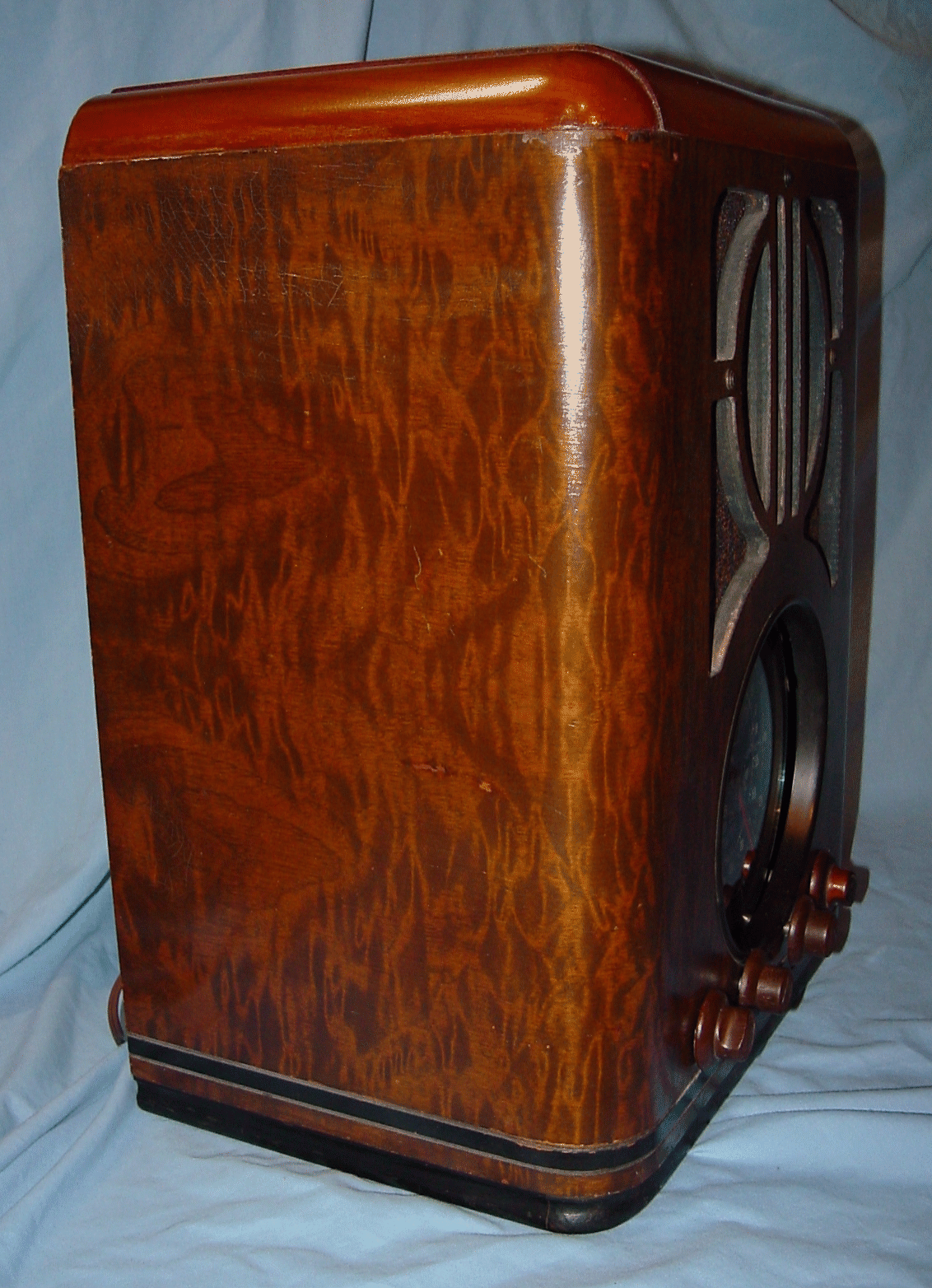 side view, showing FAUX wood finish