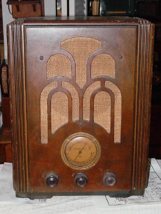 Atwater Kent 545 Tombstone Radio (1935/1936)