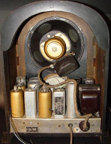 Atwater Kent Model 206 Tombstone Radio (1934)