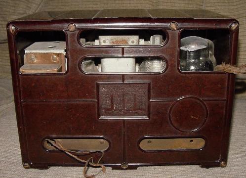Emerson Model 109 Bakelite Table Radio Rear View (1935/36)