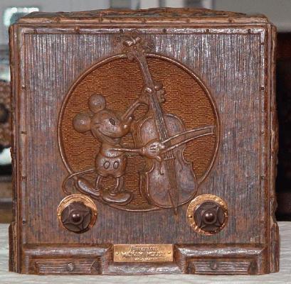 Emerson 411 Mickey Mouse Radio (U4C) Front View