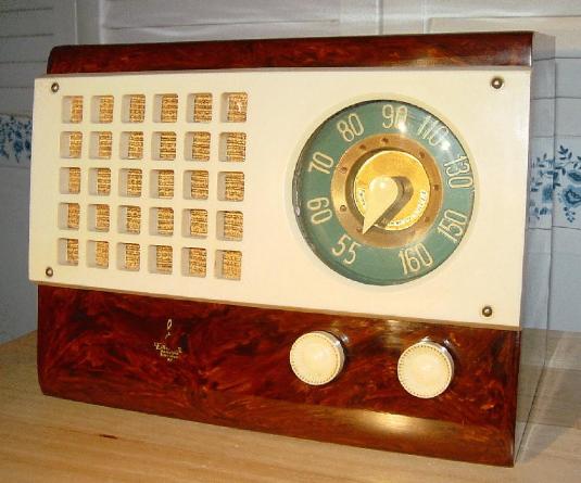 Emerson Catalin Radio Model 520