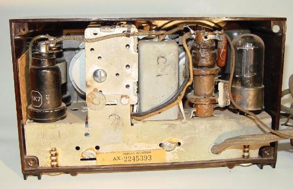 Emerson AX-211 Bakelite Table Radio Rear View (1938)