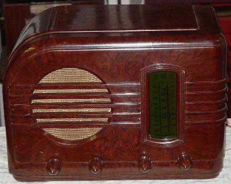 GE Model 54 Bakelite Table Radio (1940)