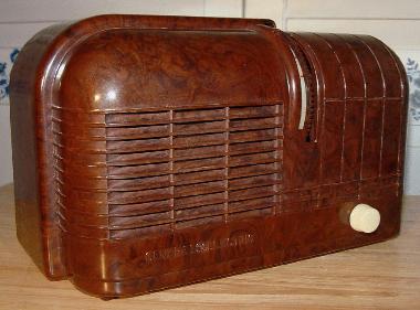 GE H-500 Bakelite Table Radio