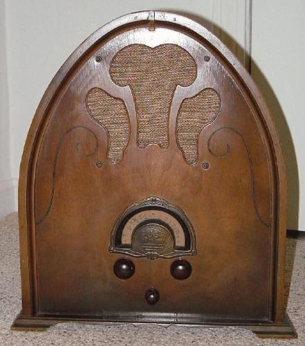 Gloritone 99A cathedral Radio (1931)