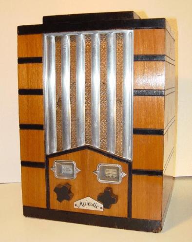 Majestic 59 Radio right side view