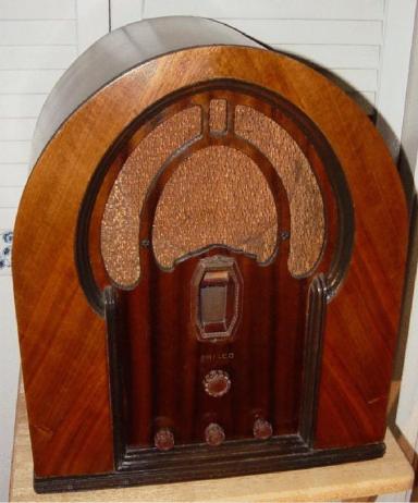 Philco Model 16B Cathedral radio (1933)