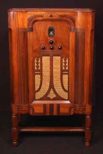 Philco 45L Lowboy Tube Radio (1934)
