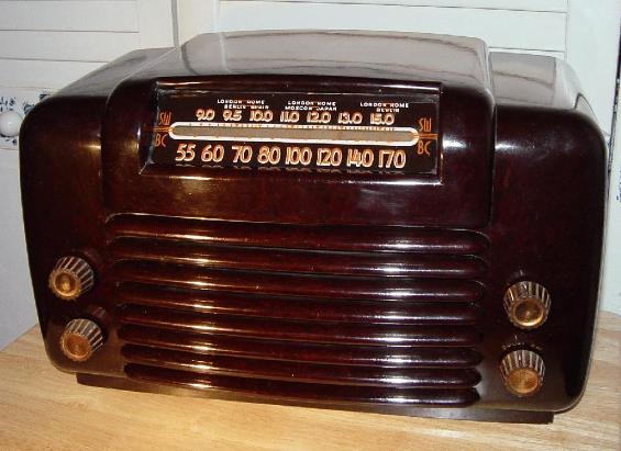 Philco 48-464 Bakelite Table Radio (1948)