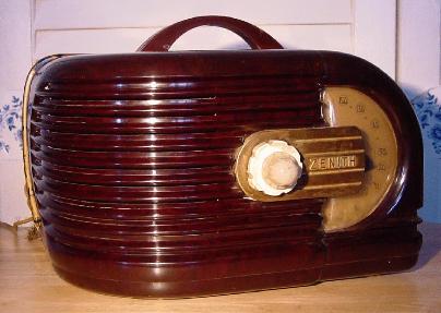 Zenith 6-D-315 Bakelite Table Radio with 'Wavemagnet' (1939)