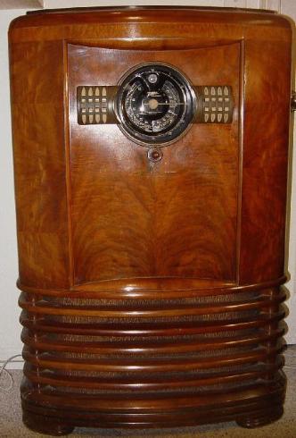 Zenith 9-S-367 Console Tube Radio (1939)