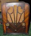 Atwater Kent Model 184 Tombstone Radio (1935)