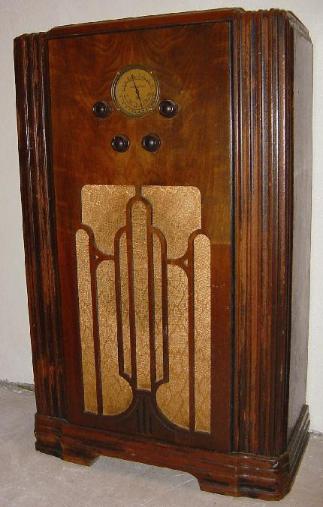 Atwater Kent Model 976 Console Radio (1936)