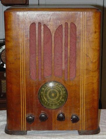 Emerson Model 117 Tombstone Radio (1936)