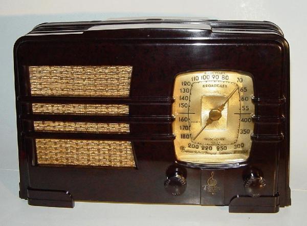 Emerson AL-149 Bakelite Table Radio (1937)