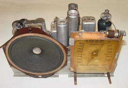 Emerson AL-149 Bakelite Table Radio (1937)