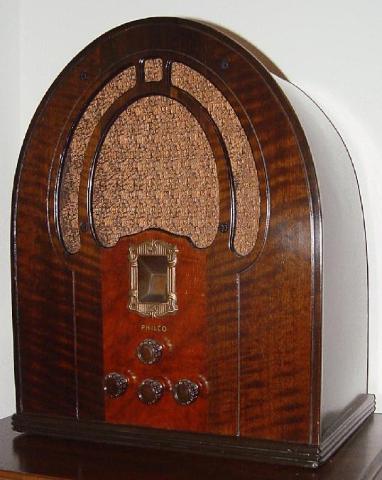 Philco 89 cathedral Radio (1933)