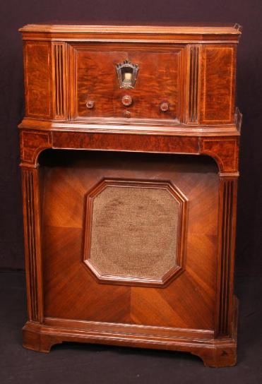 Philco 112X Console Radio with Inclined Sounding Board (1932)