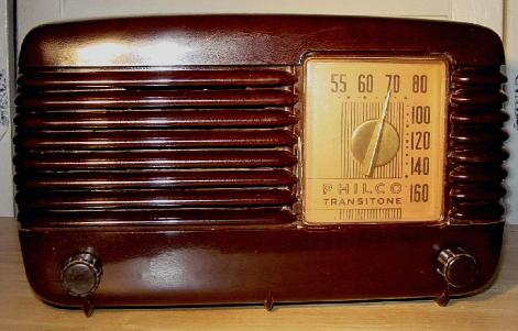 Philco 49-500 Bakelite Table Radio (1949)