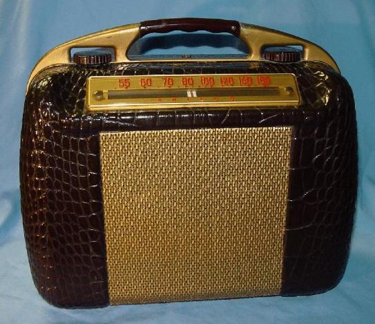 Philco 49-605 Portable Tube Radio (1949)