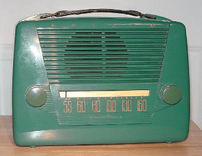 Philco 49-602 Portable Tube Radio (1949)