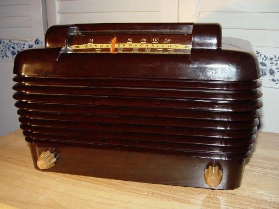 Stromberg Carlson 1200 Bakelite Table Radio (1948)